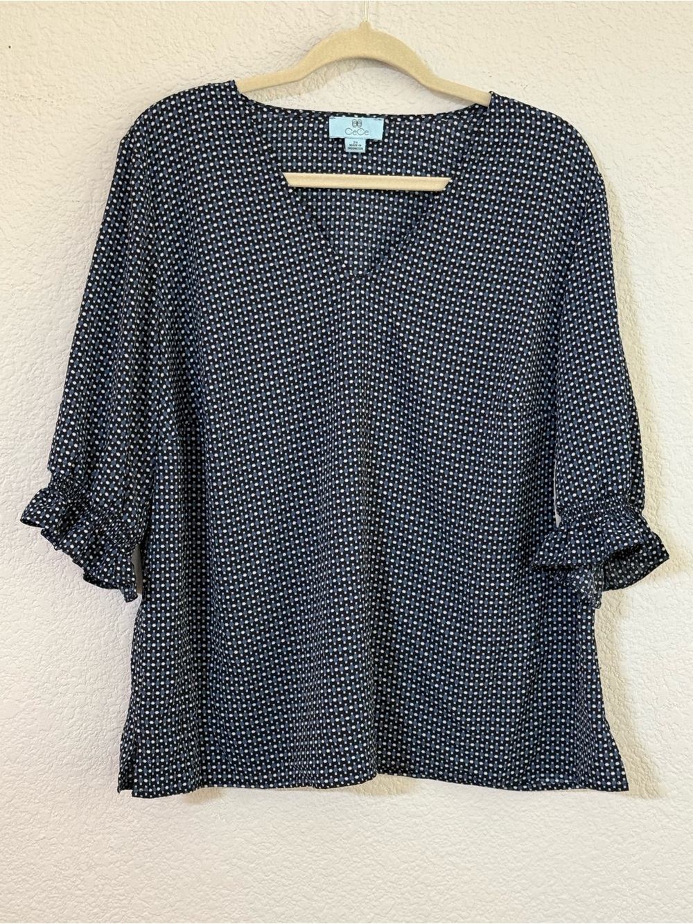 NWT CeCe Navy Linked Hearts Ruffle Cuff Geometric Blouse 2X